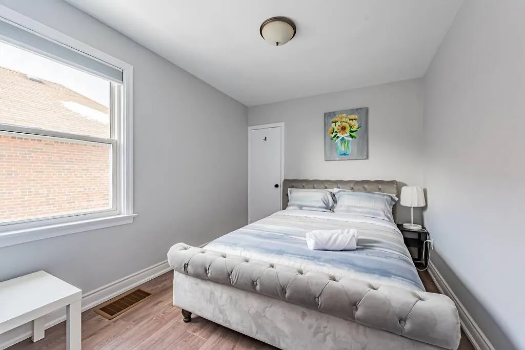 Cheerful 3 Bedrooms Free Parking Toronto