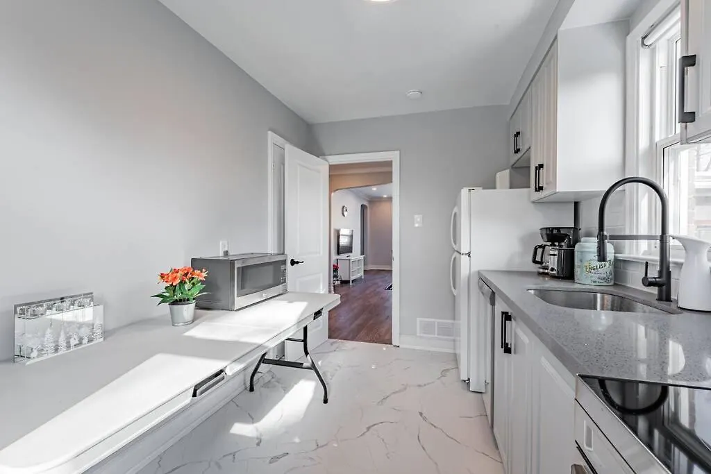 Cheerful 3 Bedrooms Free Parking Toronto