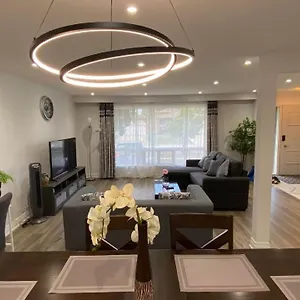 Spectacular 3 Bedroom 2 Wr House - Close To Airport Apartment